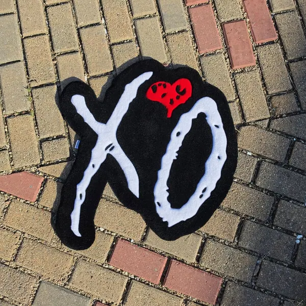 XO, a hand-tufted rug by Made By Juice